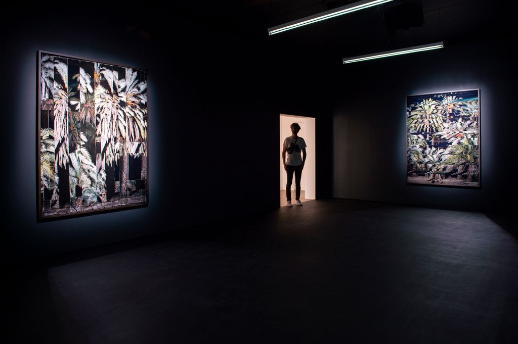 Noémie Goudal, Phoenix V et III, 2021. 200 x 149,4 cm, C-Print
Courtesy des galeries Les filles du Calvaire et Edel Assanti, et de l’artiste
Vue de l’exposition Post Atlantica au Grand Café – centre d’art contemporain, 2021
Photographie Marc Domage